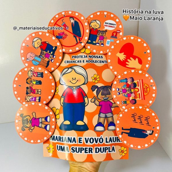MARIANA E VOVÓ LAURA (MAIO LARANJA)-HISTÓRIA NA LUVA